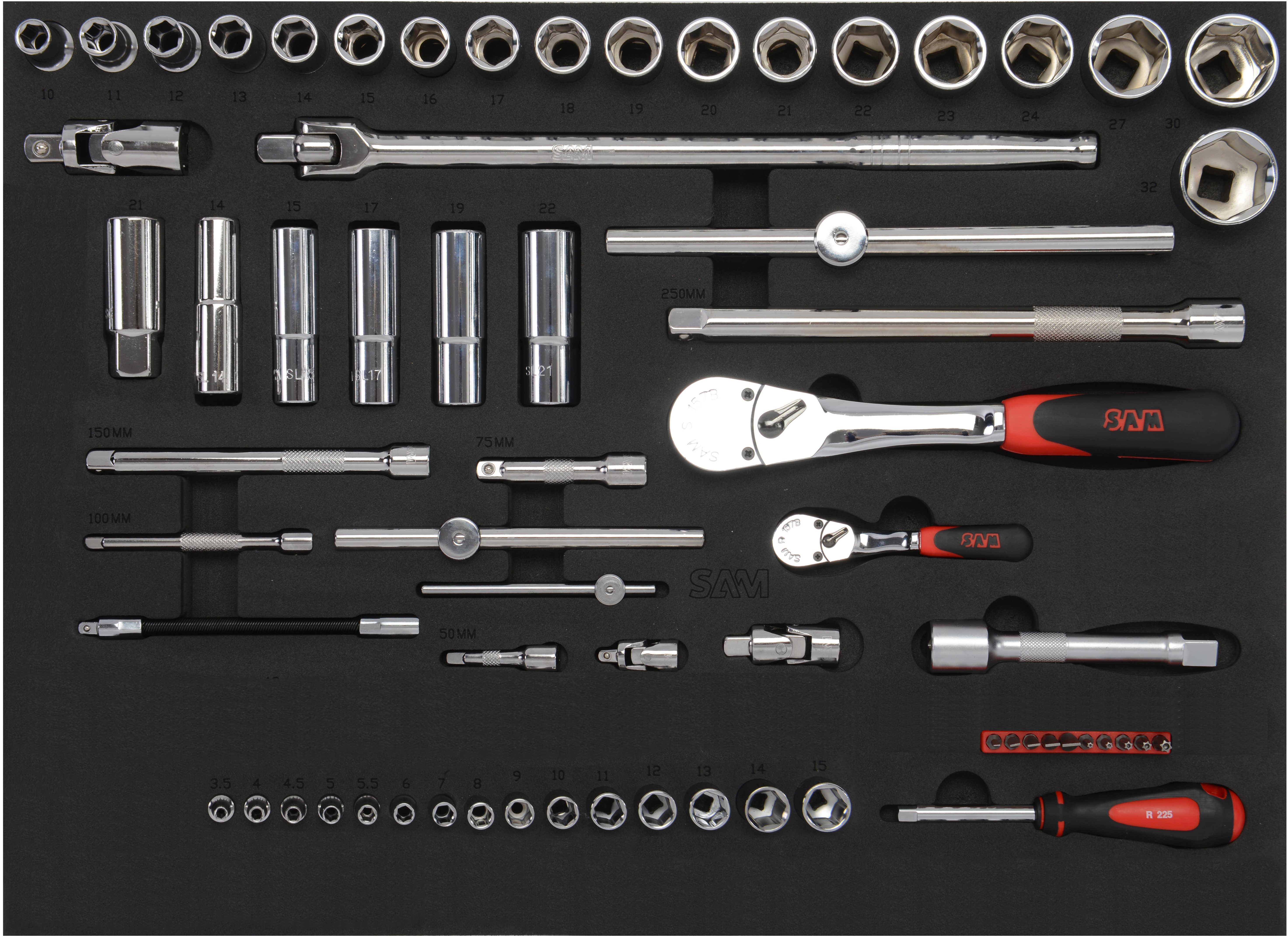 Servante d'atelier 6 tiroirs équipée 145 outils dans 12 modules