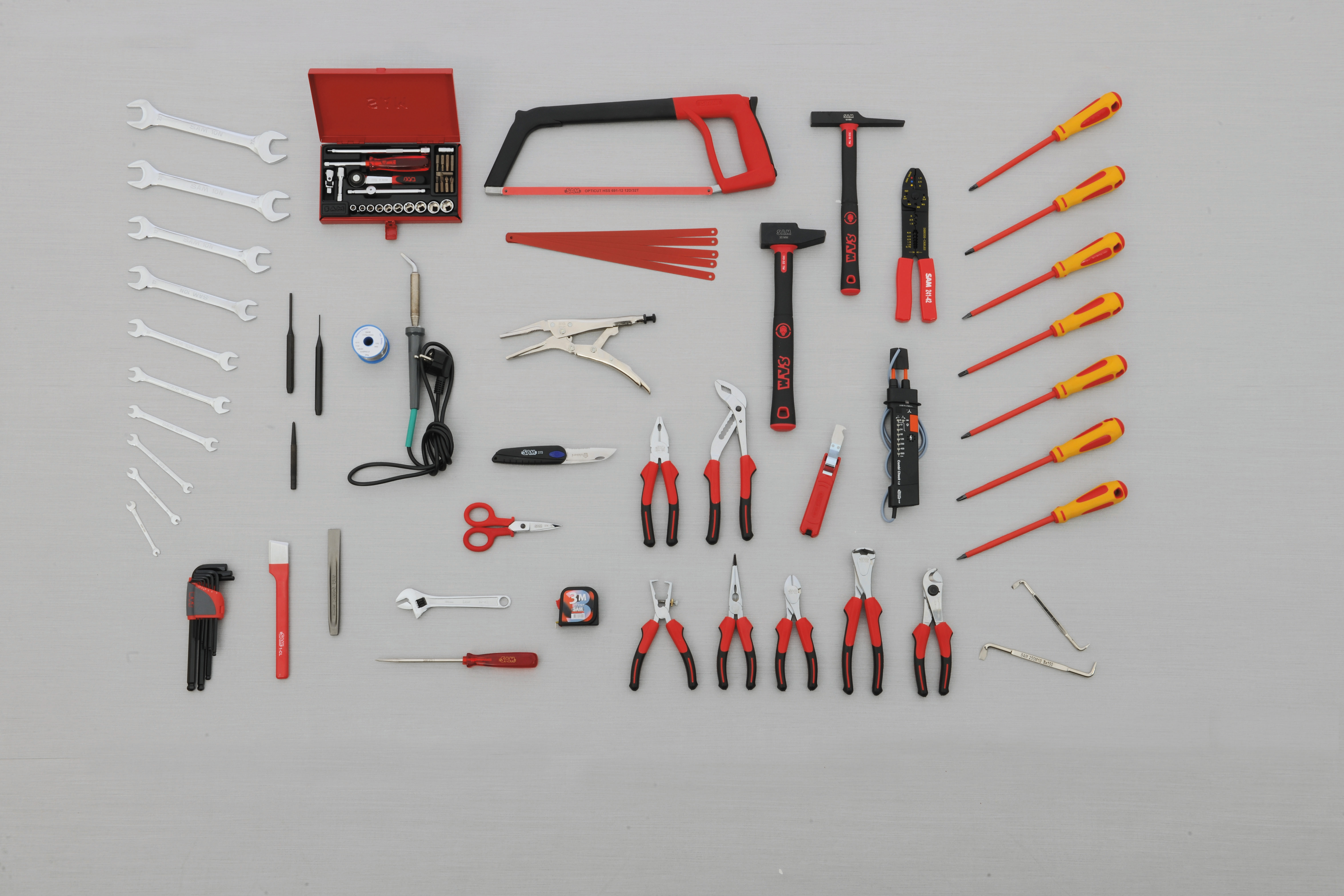 Caisse à outils complète de 93 outils pour Professionnels